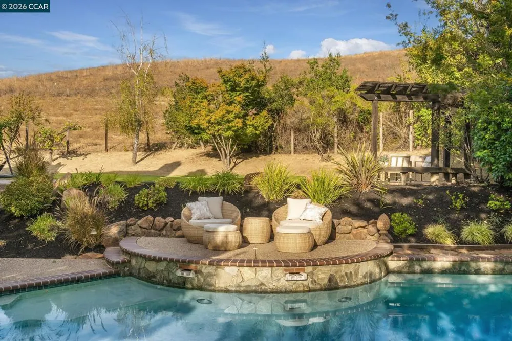 7 Eastward Ln Danville, CA 94506
