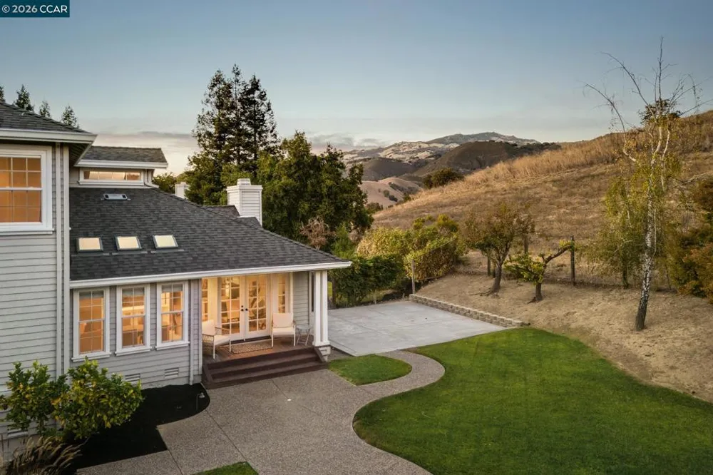 7 Eastward Ln Danville, CA 94506