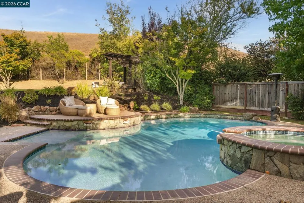 7 Eastward Ln Danville, CA 94506