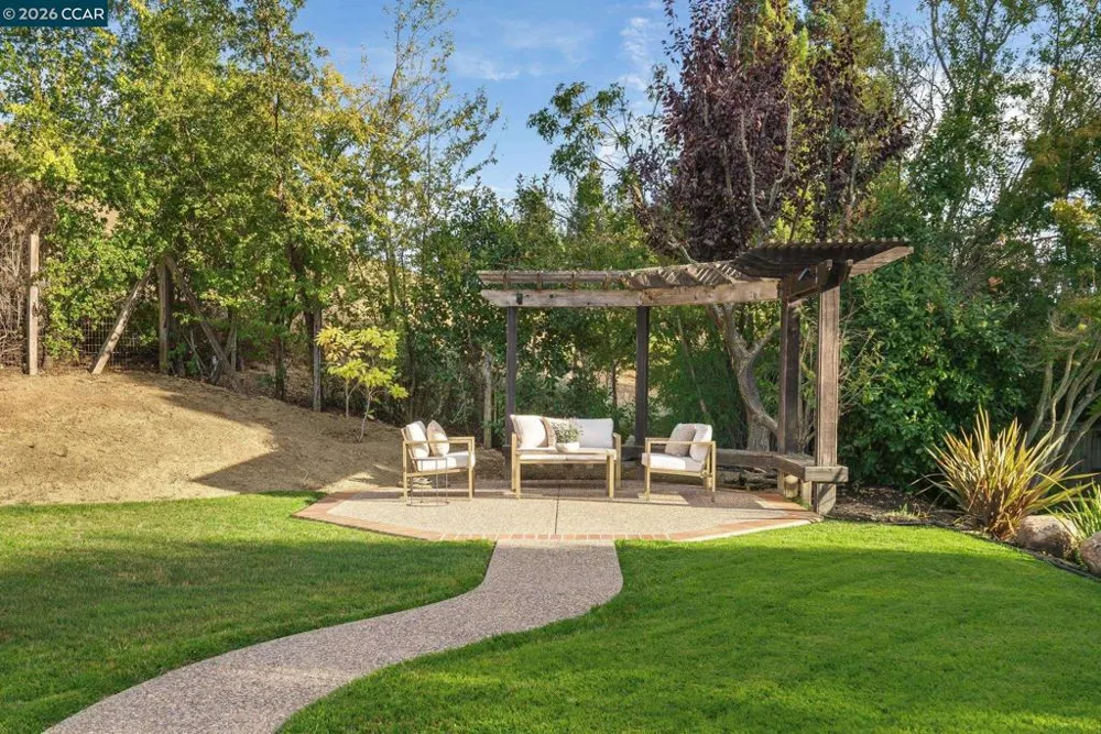7 Eastward Ln Danville, CA 94506
