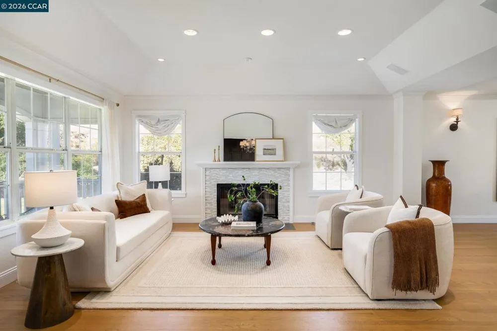 7 Eastward Ln Danville, CA 94506