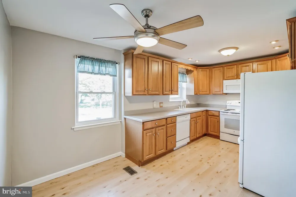 127 SUTCLIFFE LANE Conshohocken, PA 19428