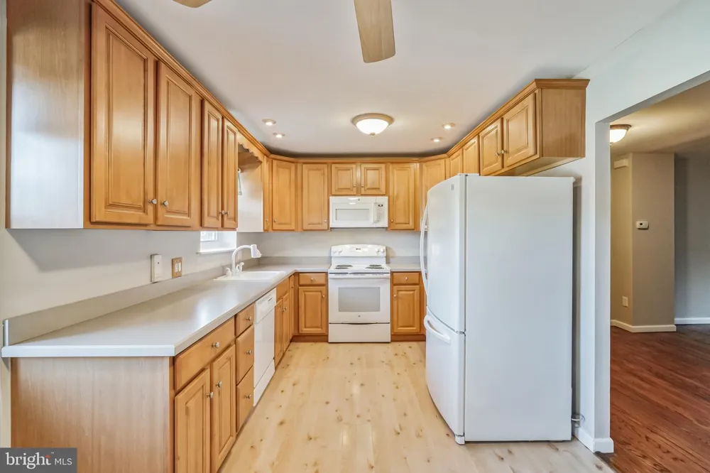 127 SUTCLIFFE LANE Conshohocken, PA 19428