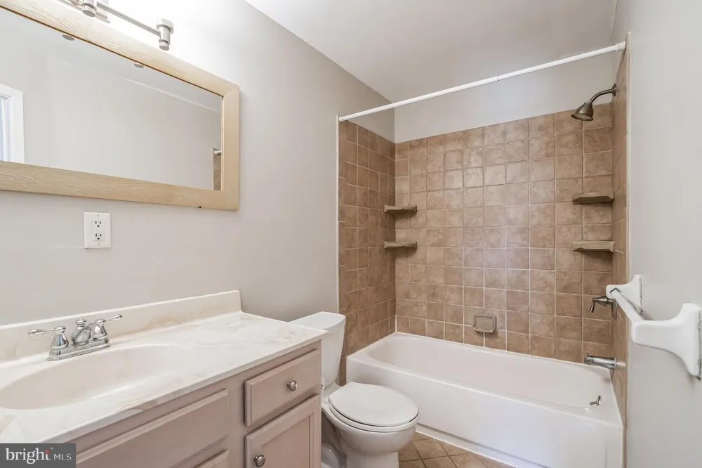 127 SUTCLIFFE LANE Conshohocken, PA 19428
