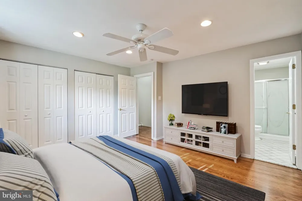 127 SUTCLIFFE LANE Conshohocken, PA 19428