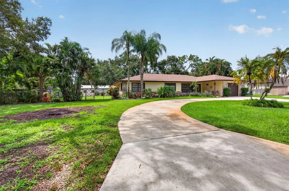 4746 Canal Drive Lake Worth, FL 33463