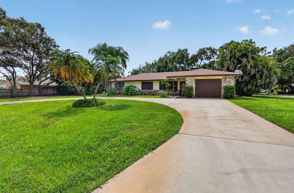 4746 Canal Drive Lake Worth, FL 33463