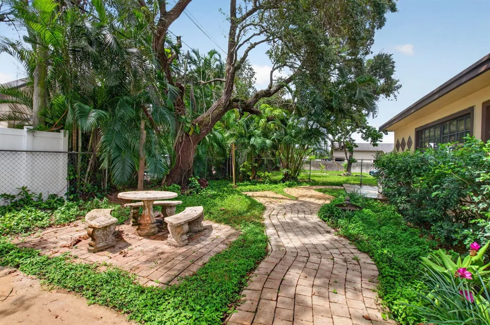 4746 Canal Drive Lake Worth, FL 33463