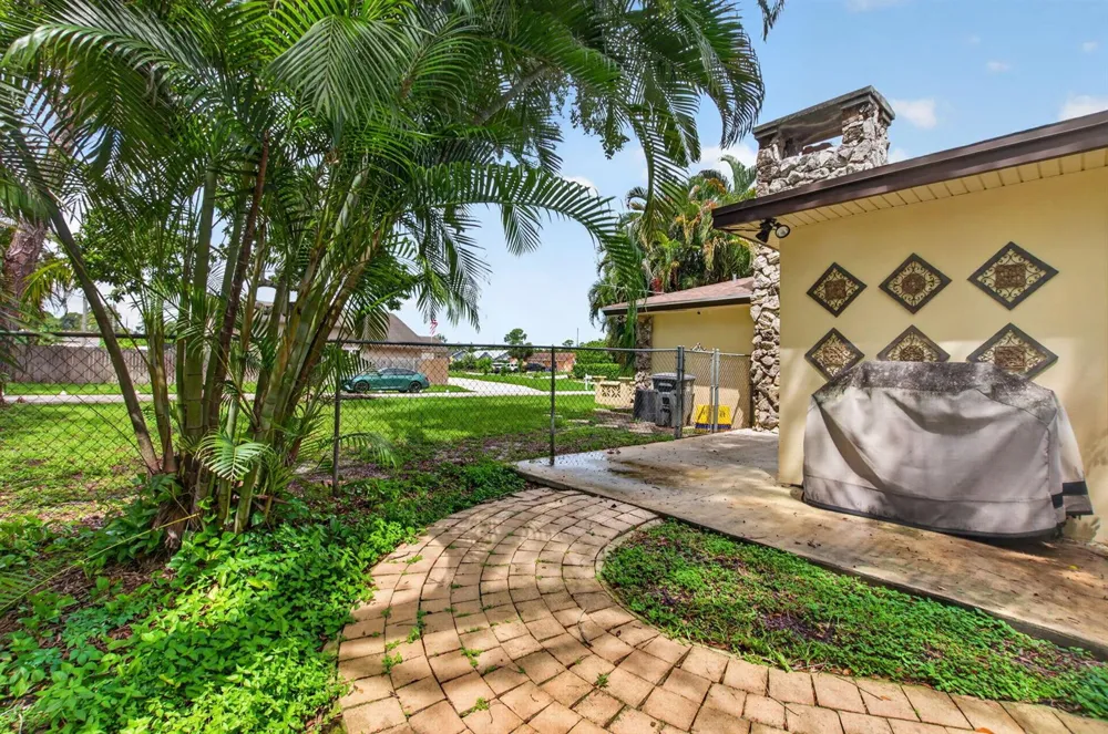 4746 Canal Drive Lake Worth, FL 33463