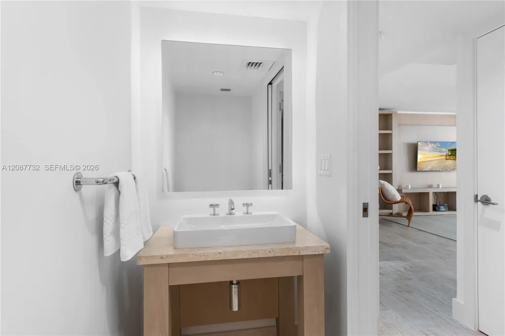 102 24th St #1531 Miami Beach, FL 33139