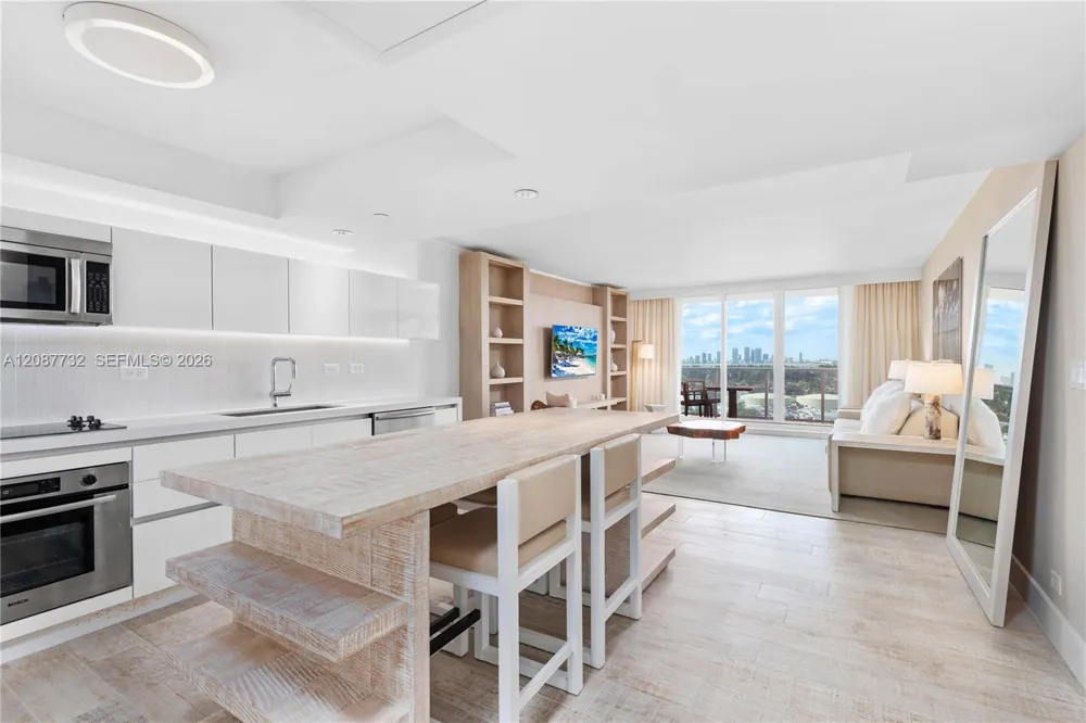 102 24th St #1531 Miami Beach, FL 33139