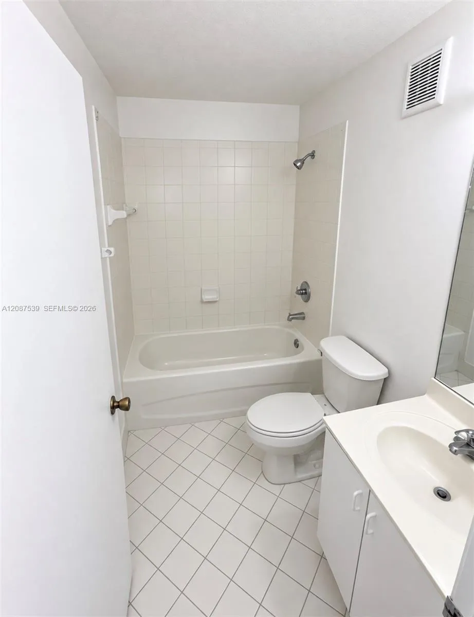 1250 SE 28th Ct #204 Homestead, FL 33035