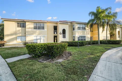 12730 VISTA ISLES DRIVE #821