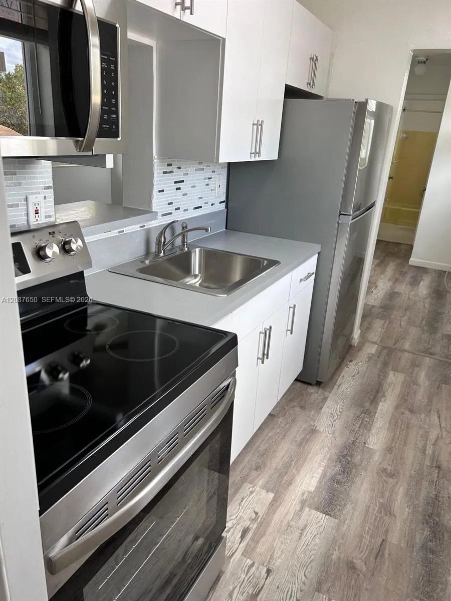16911 NE 21st Ave #8 North Miami Beach, FL 33162