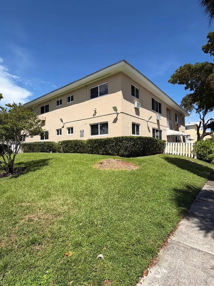16911 NE 21st Ave #8 North Miami Beach, FL 33162