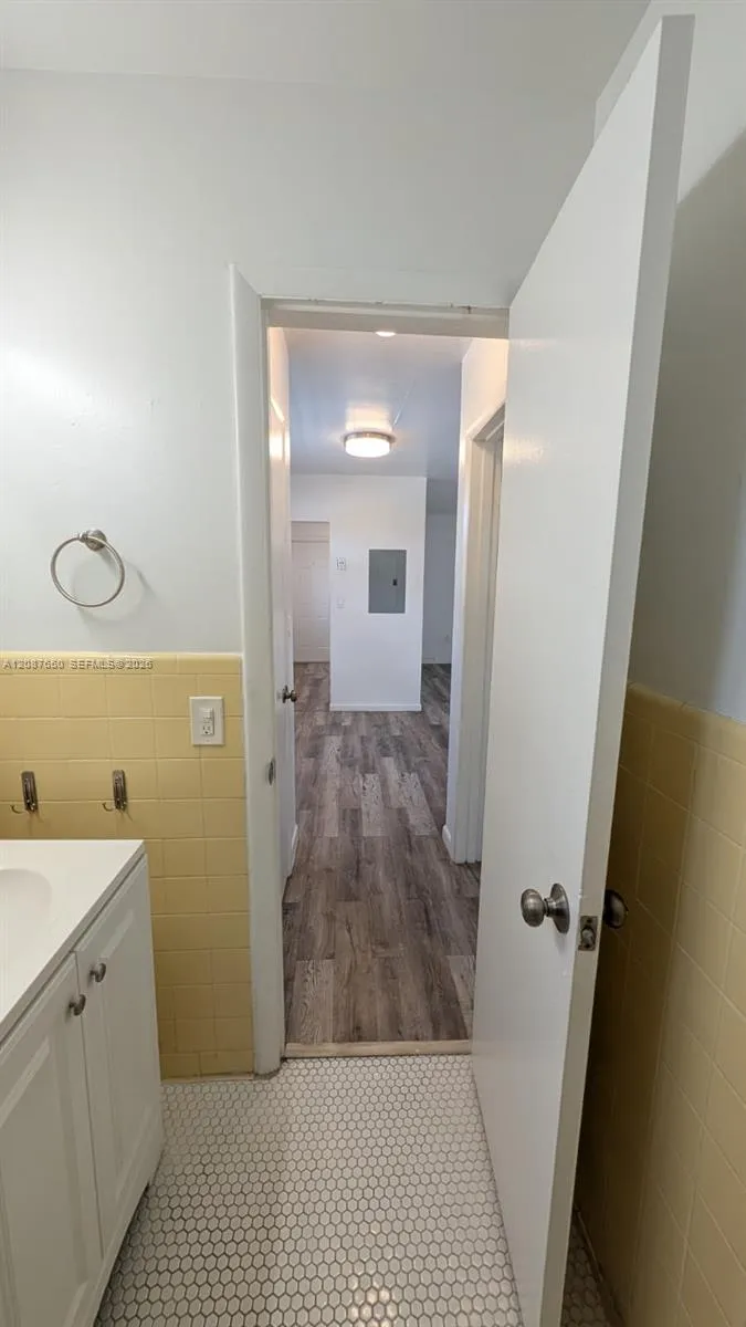 16911 NE 21st Ave #8 North Miami Beach, FL 33162