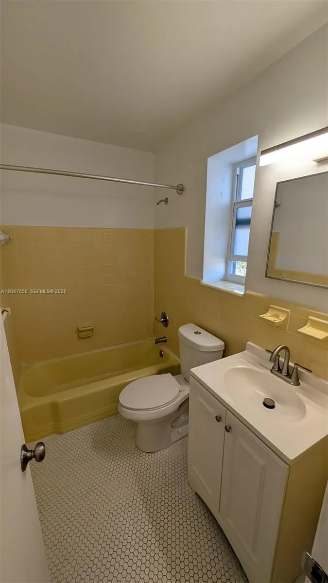 16911 NE 21st Ave #8 North Miami Beach, FL 33162