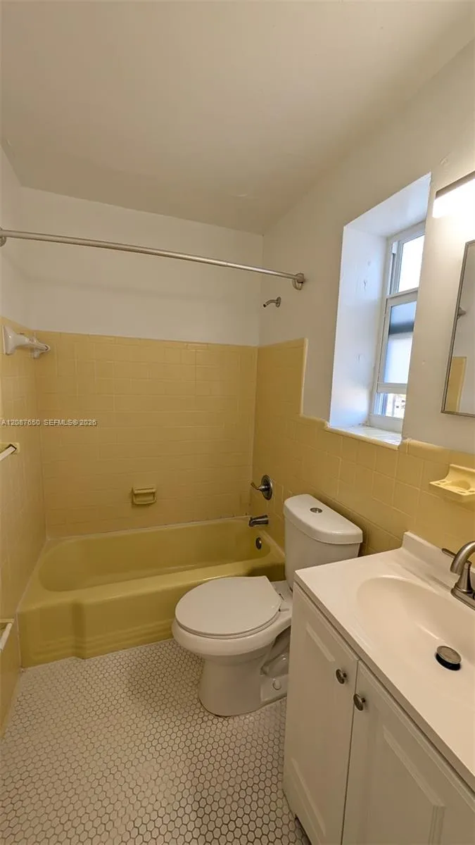 16911 NE 21st Ave #8 North Miami Beach, FL 33162