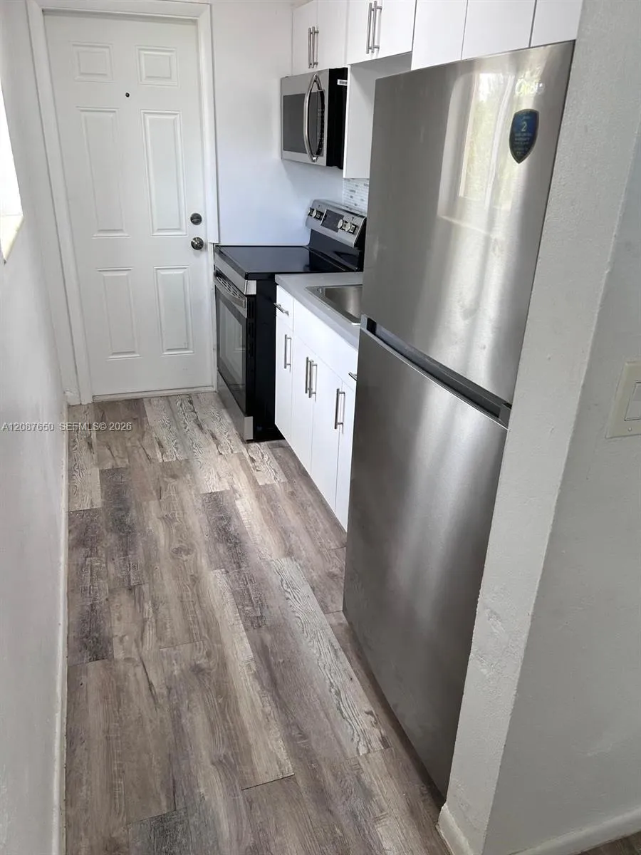 16911 NE 21st Ave #8 North Miami Beach, FL 33162