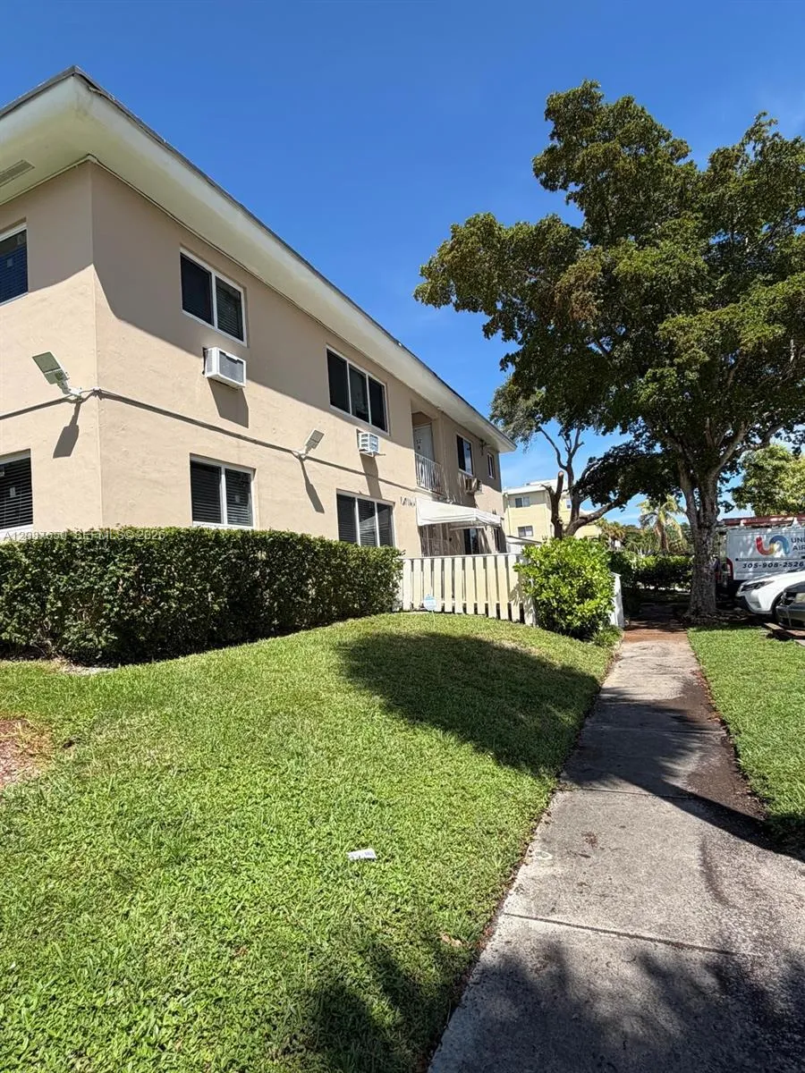 16911 NE 21st Ave #8 North Miami Beach, FL 33162