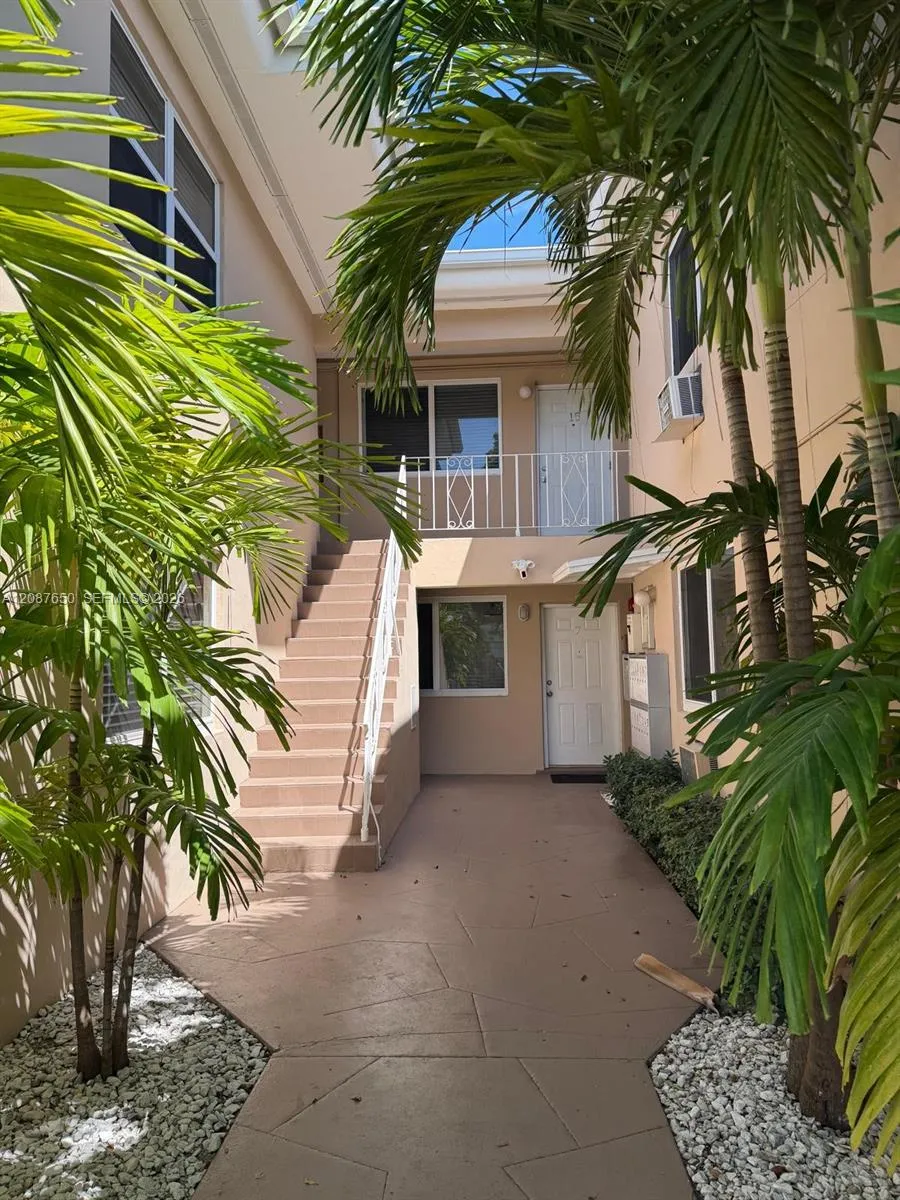 16911 NE 21st Ave #8 North Miami Beach, FL 33162