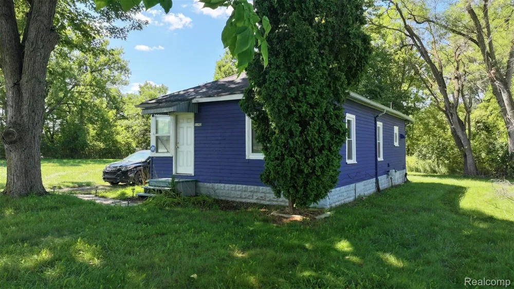 1192 S Belsay Road Burton City, MI 48509