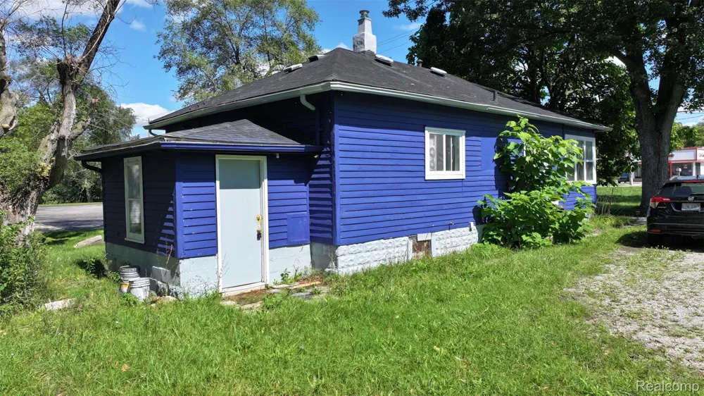 1192 S Belsay Road Burton City, MI 48509