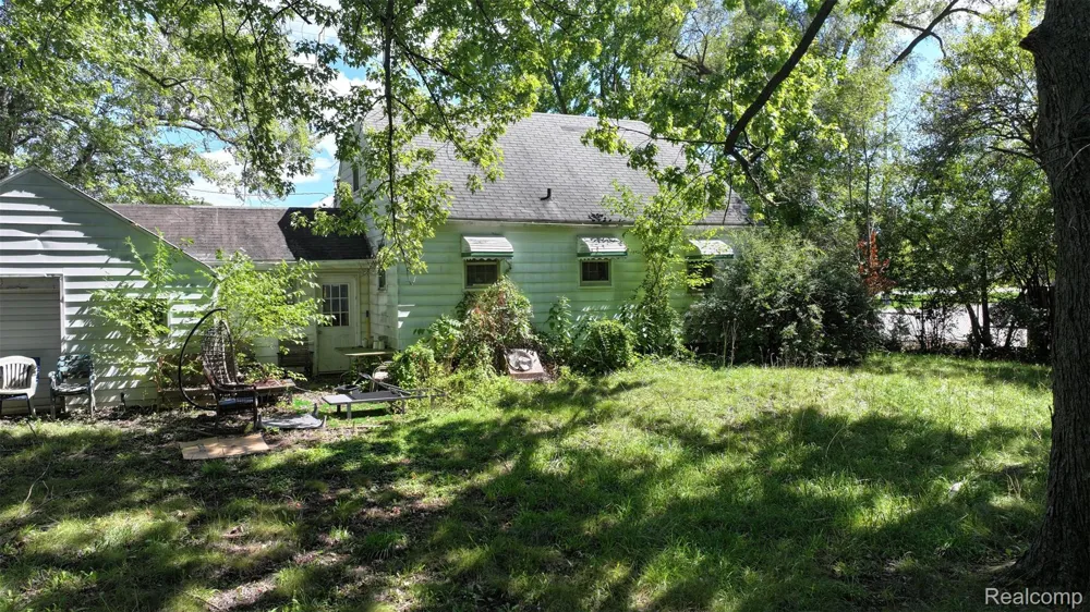 1192 S Belsay Road Burton City, MI 48509