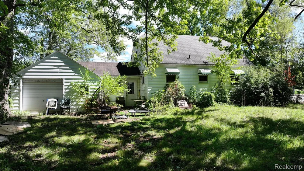 1192 S Belsay Road Burton City, MI 48509
