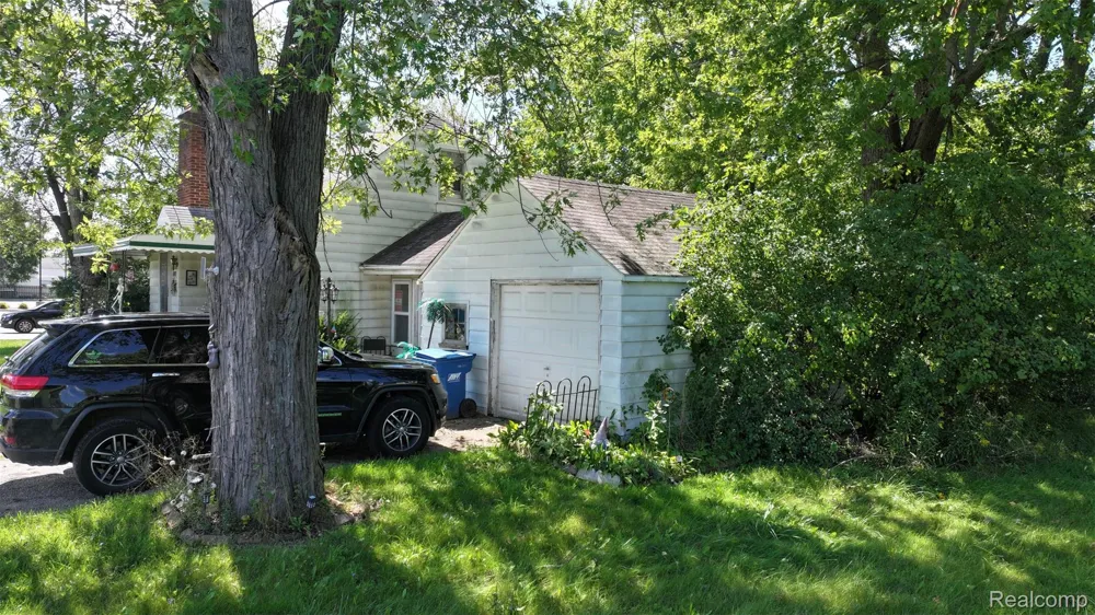 1192 S Belsay Road Burton City, MI 48509