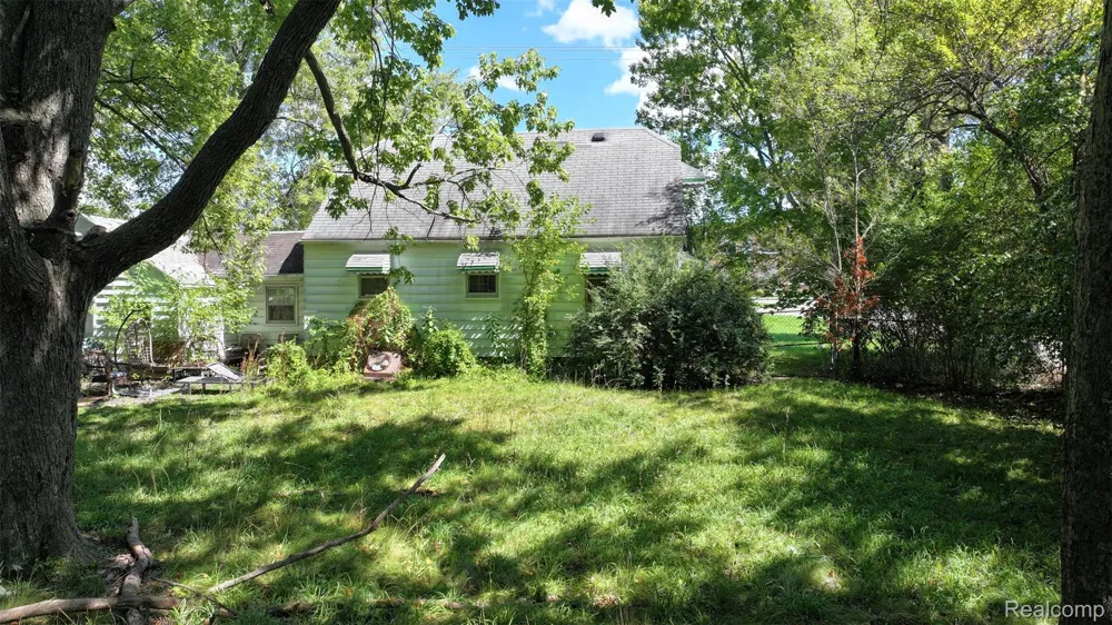 1192 S Belsay Road Burton City, MI 48509