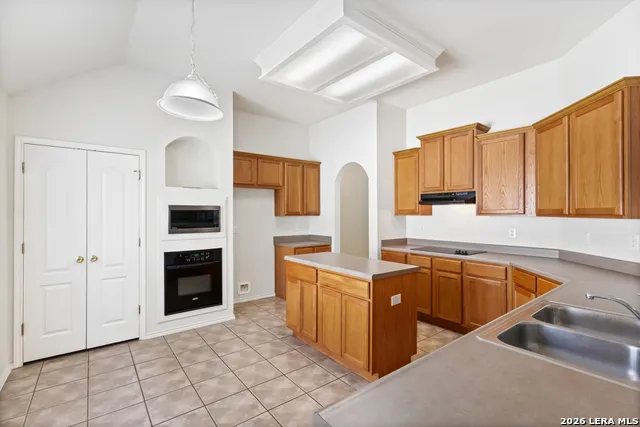 24415 FLINT CRK San Antonio, TX 78255