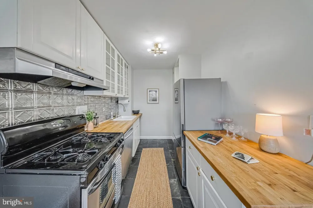 1300 ARLINGTON RIDGE #708 Arlington, VA 22202