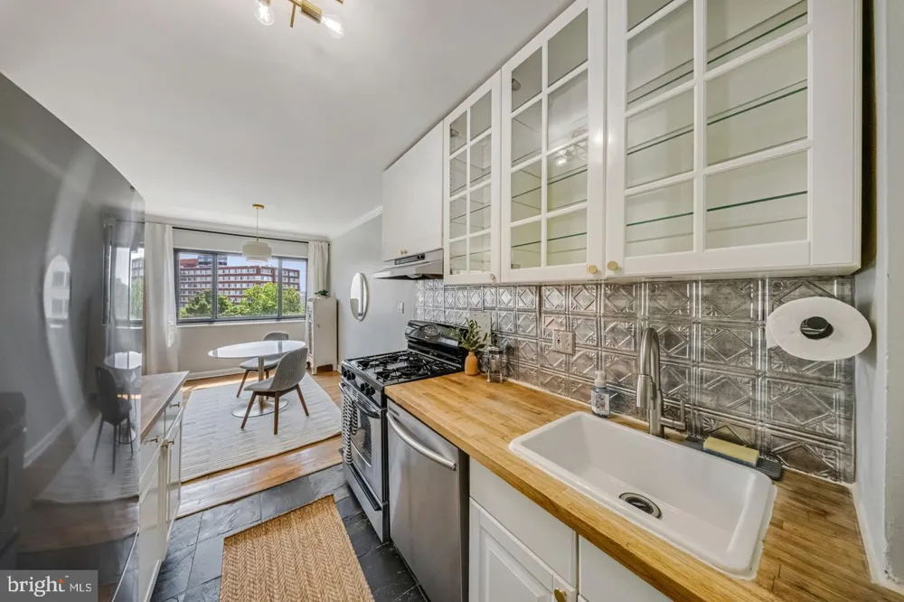 1300 ARLINGTON RIDGE #708 Arlington, VA 22202