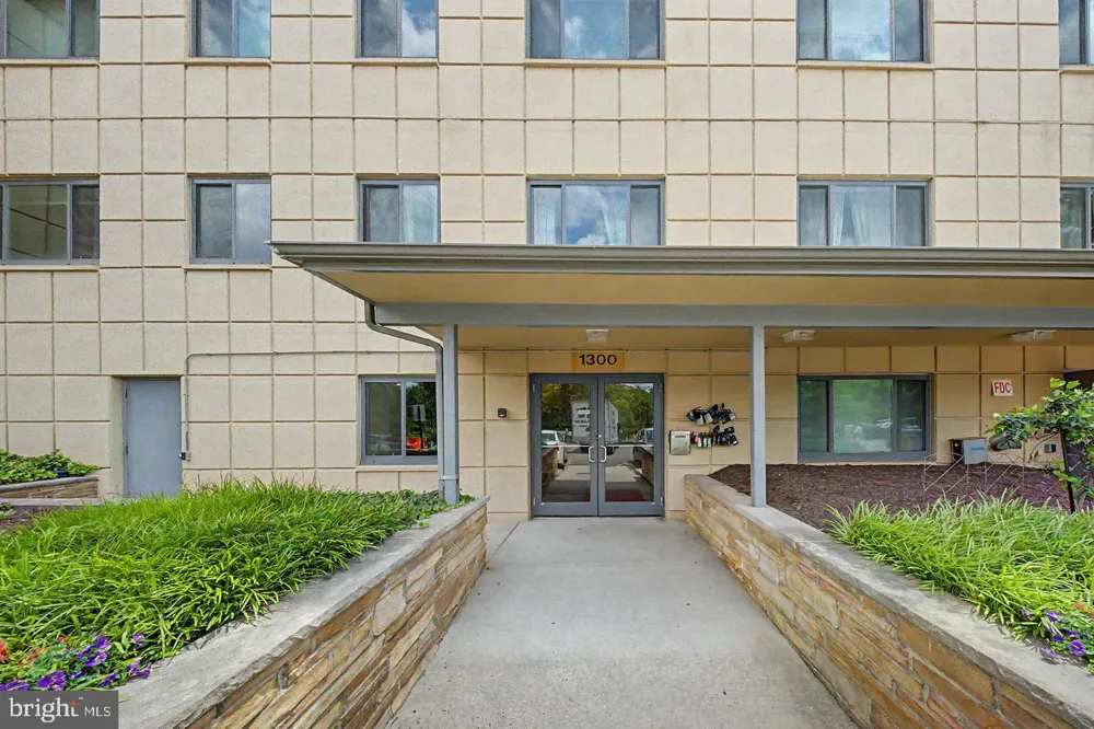 1300 ARLINGTON RIDGE #708 Arlington, VA 22202