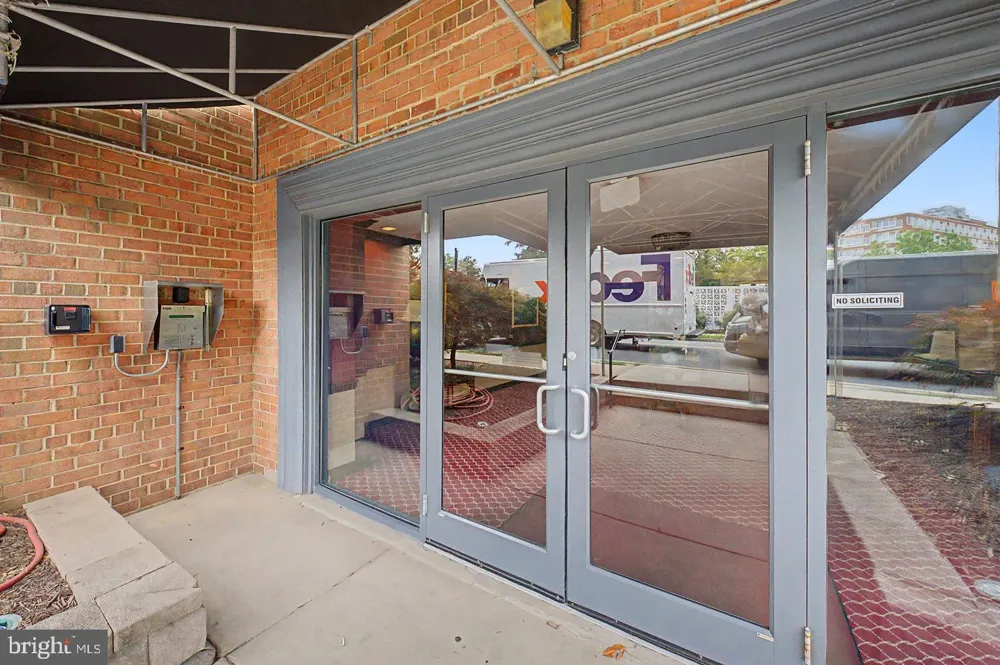 1300 ARLINGTON RIDGE #708 Arlington, VA 22202