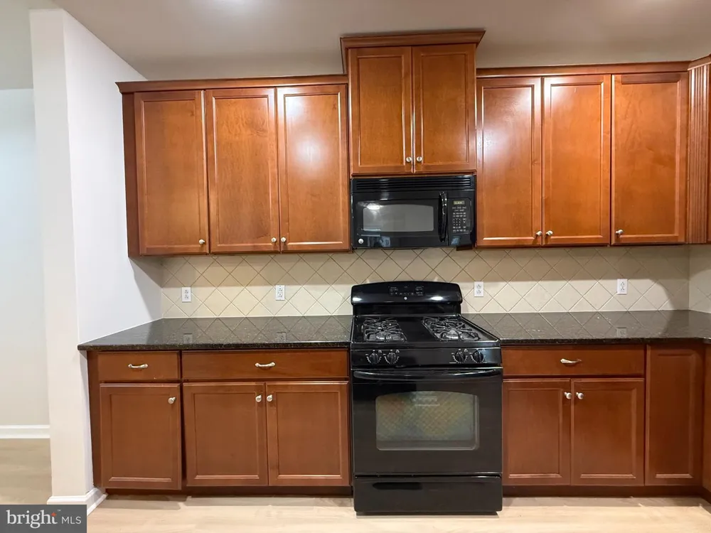 407 CARSON TERRACE Huntingdon Valley, PA 19006