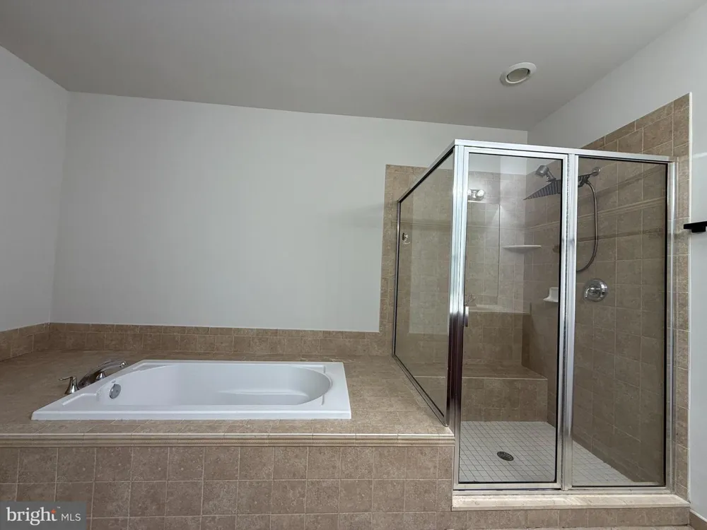 407 CARSON TERRACE Huntingdon Valley, PA 19006