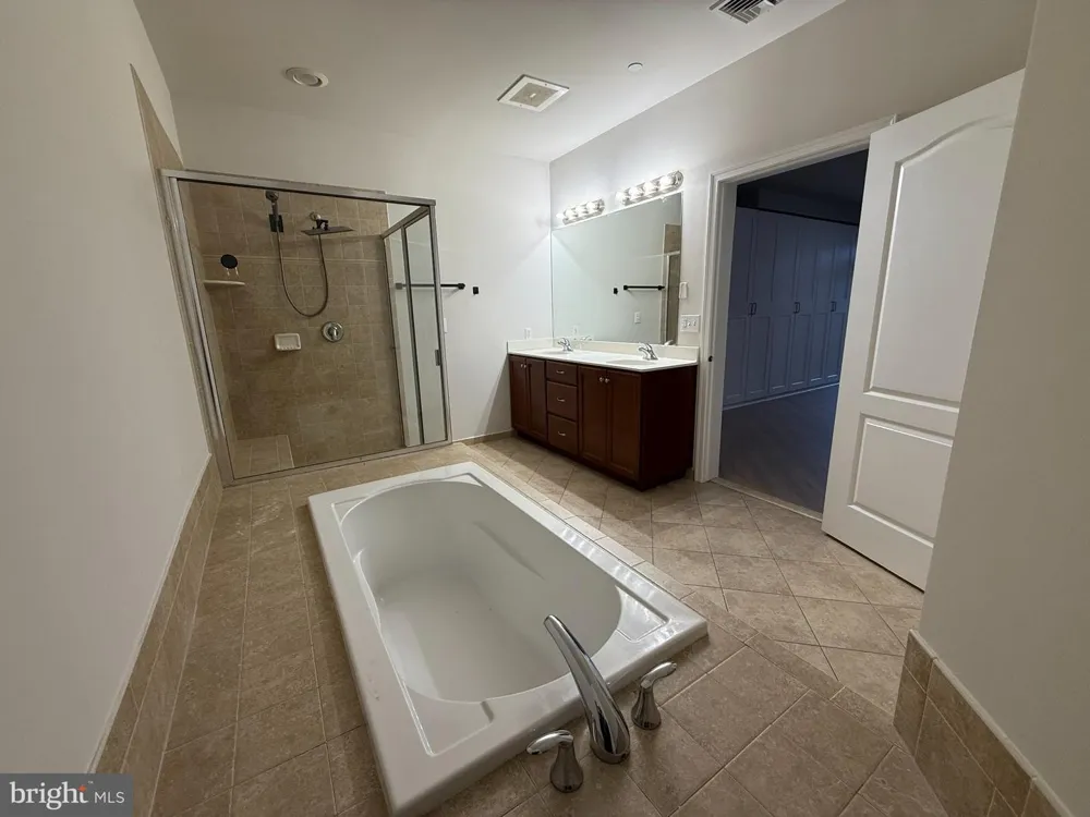 407 CARSON TERRACE Huntingdon Valley, PA 19006
