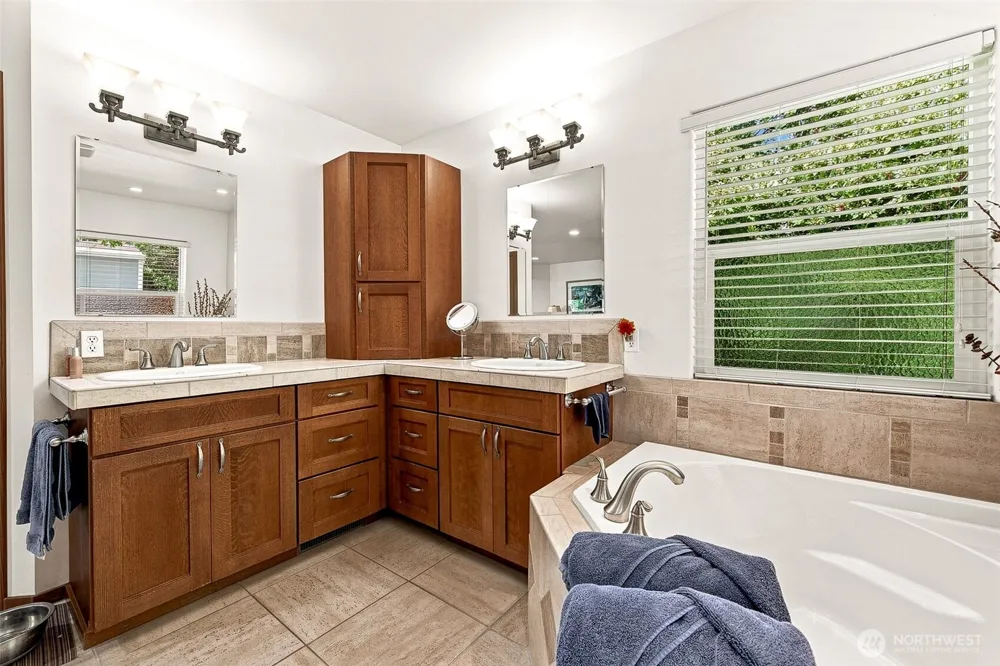 420 35th Avenue NE Olympia, WA 98506