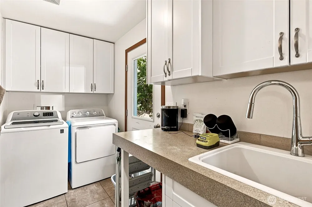420 35th Avenue NE Olympia, WA 98506
