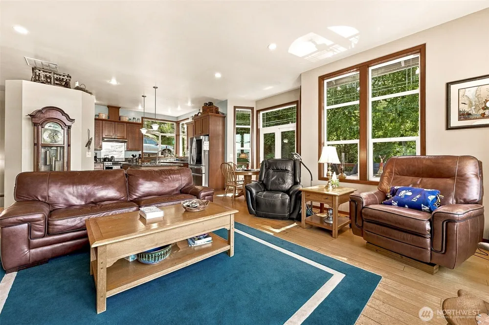 420 35th Avenue NE Olympia, WA 98506