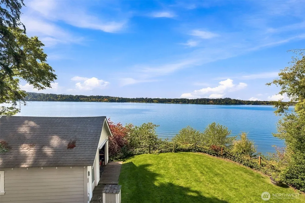 420 35th Avenue NE Olympia, WA 98506