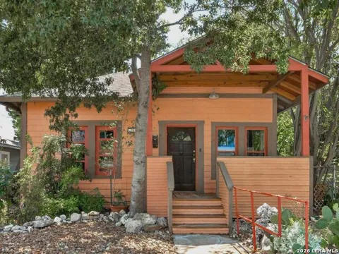 808 W FRENCH PL