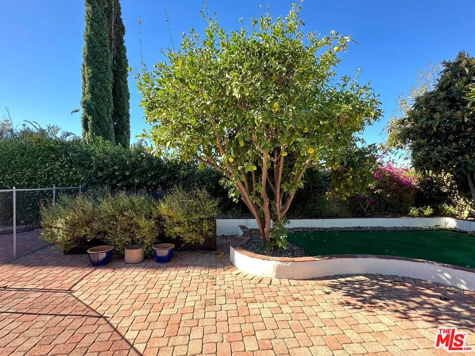 5407 Sunvalley Court Agoura Hills, CA 91301