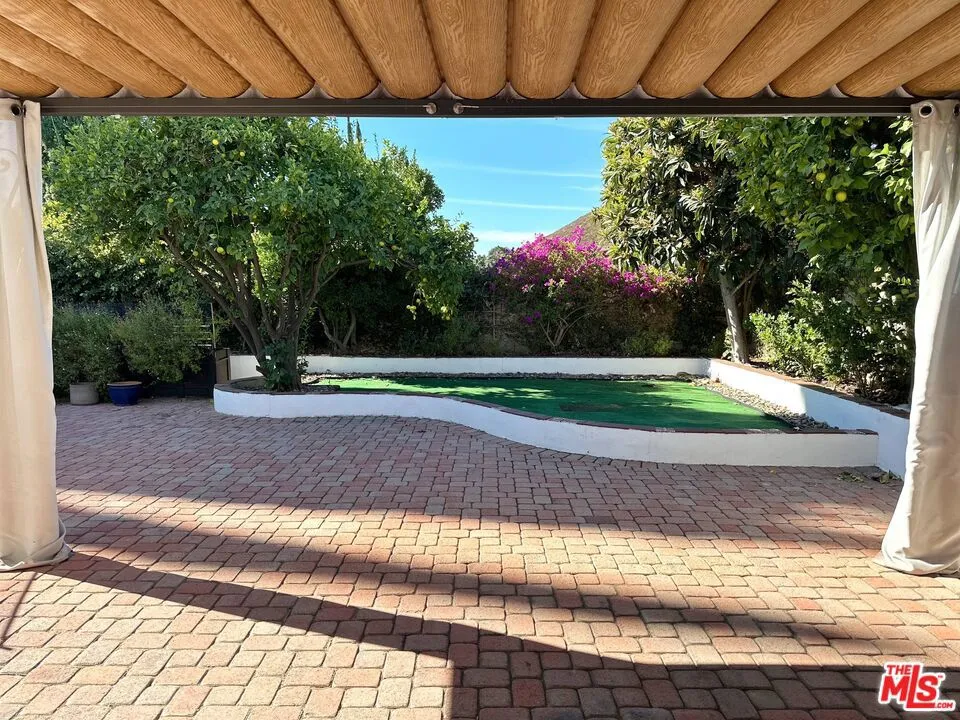 5407 Sunvalley Court Agoura Hills, CA 91301