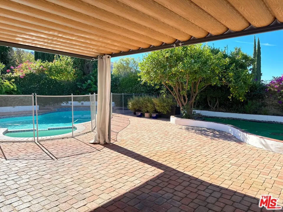 5407 Sunvalley Court Agoura Hills, CA 91301