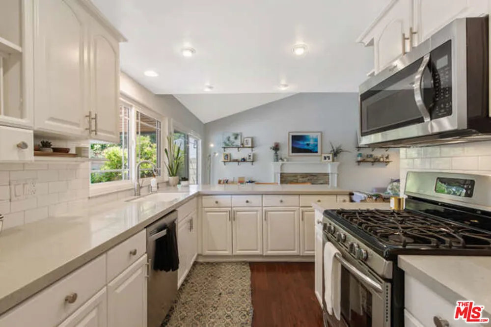 5407 Sunvalley Court Agoura Hills, CA 91301