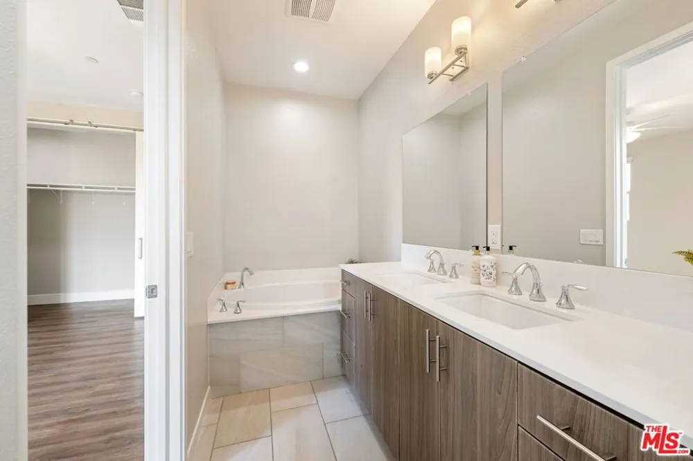 4429 Paxton Place Calabasas, CA 91302