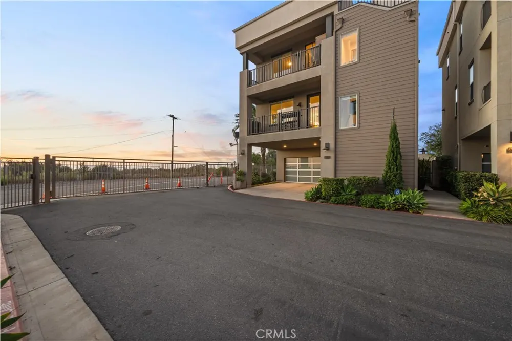1068 Hampton Costa Mesa, CA 92627